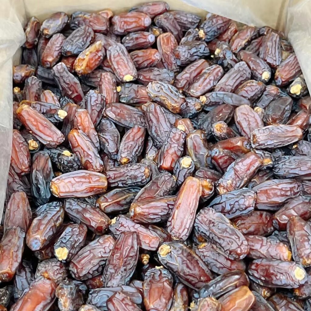 High Quality Organic Natural Sweet Medjool Dates Bulk AD Fresh Whole Brine Preserved Healthy Food 25kg