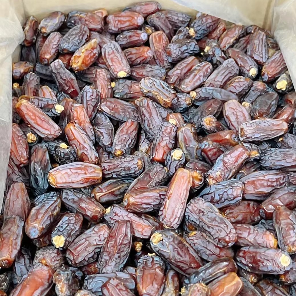 High Quality Organic Natural Sweet Medjool Dates Bulk AD Fresh Whole Brine Preserved Healthy Food 25kg - Image 2